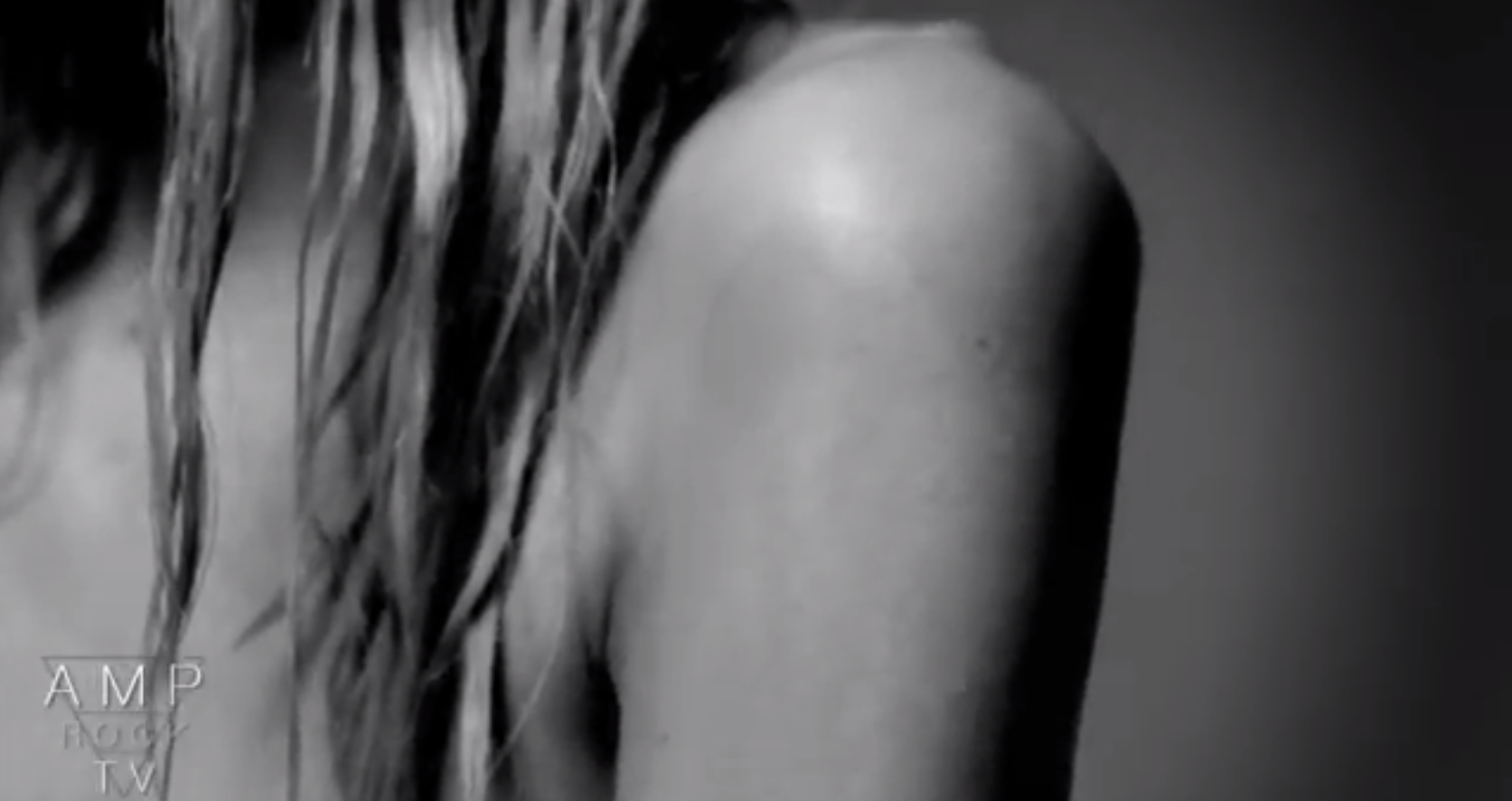 naken, Taylor Momsen, Video